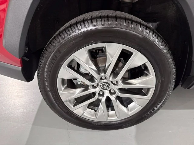 Used 2021 Red Toyota XLE Premium image 12