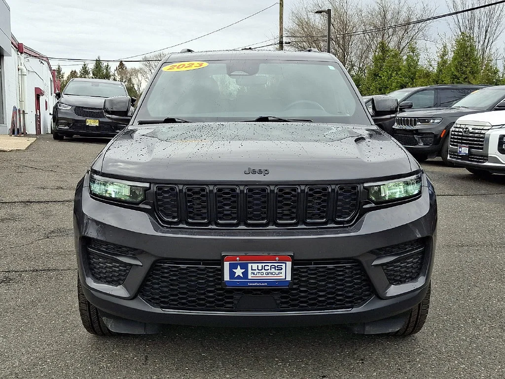 Used 2023 Baltic Gray Metallic Clearcoat Jeep Altitude image 4