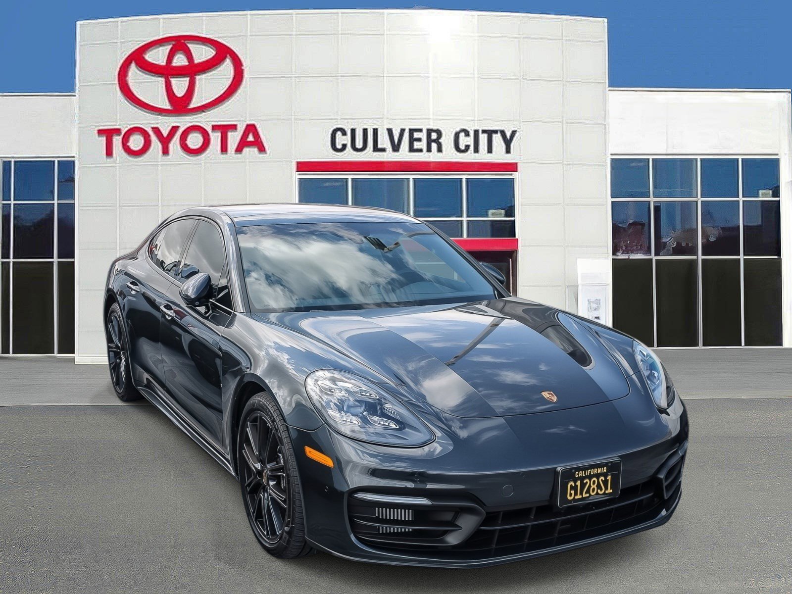 2022 Porsche Panamera Platinum Edition's photo