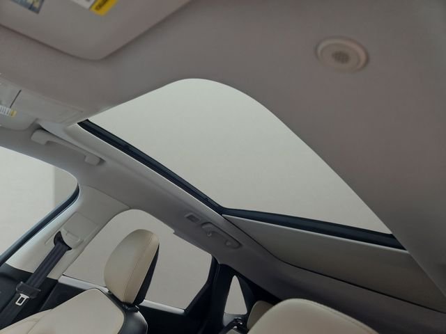 Used 2022 Blue Metallic Ford SEL image 8