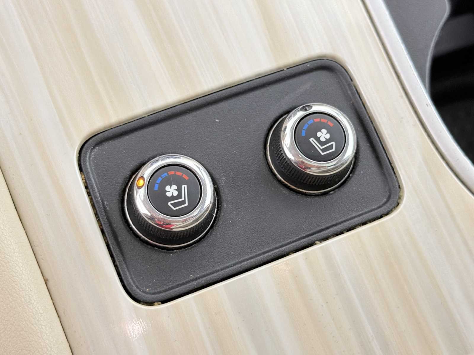 Used 2018 Pearl White Nissan Platinum image 30