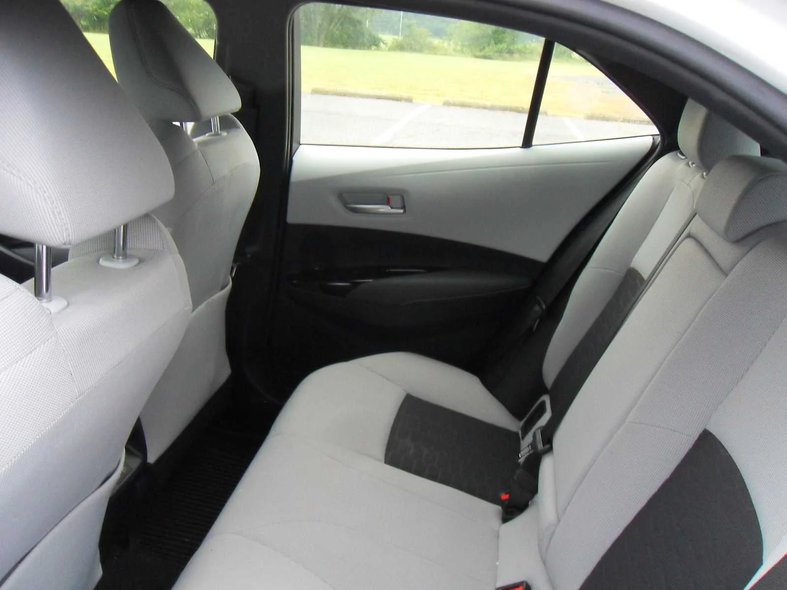Used 2023 Ice Cap Toyota SE image 10