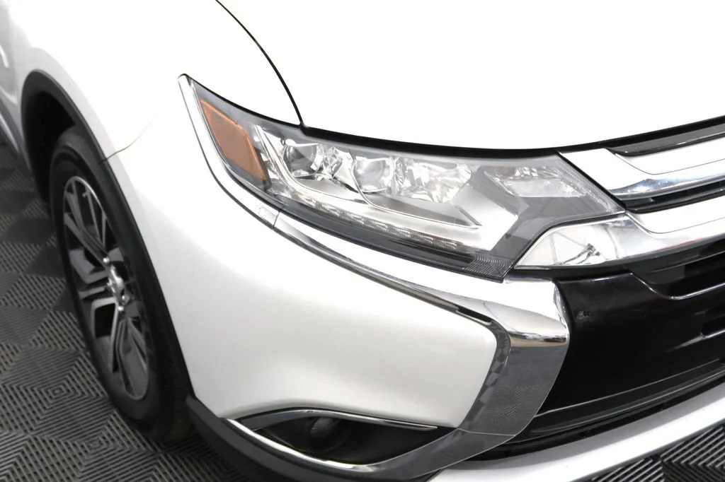 Used 2016 White Mitsubishi GT image 8