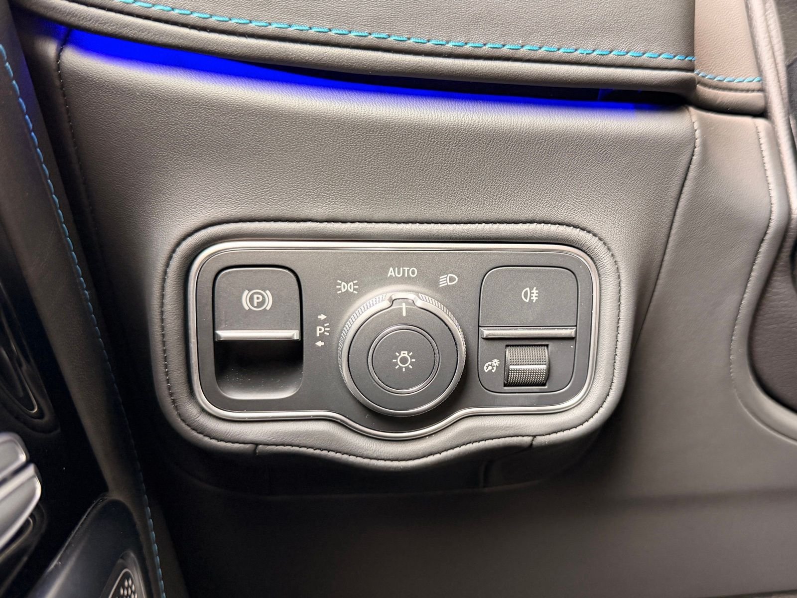 Certified Used 2025 MANUFAKTUR South Sea Blue Magno Mercedes-Benz G 580 image 23