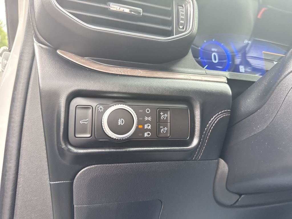 Used 2023 White Ford Platinum image 27