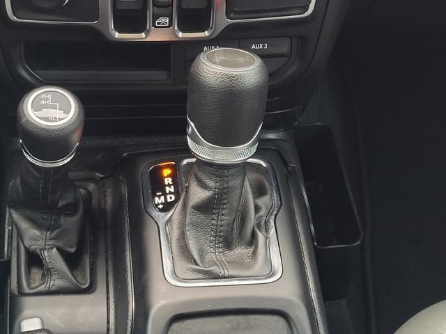 Used 2023 White Jeep Sport Altitude image 18