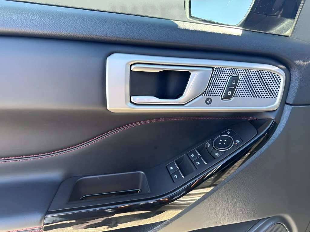 Used 2023 Gray Ford ST-Line image 23
