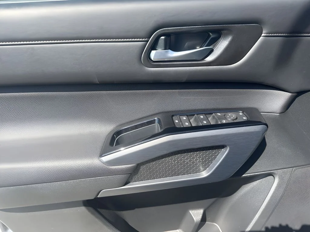 Used 2025 Gray Nissan SL image 27