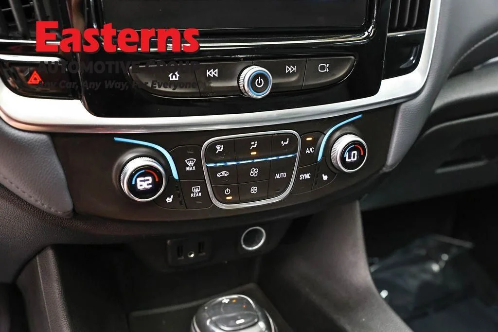 Used 2018 Gray Chevrolet 3LT image 22