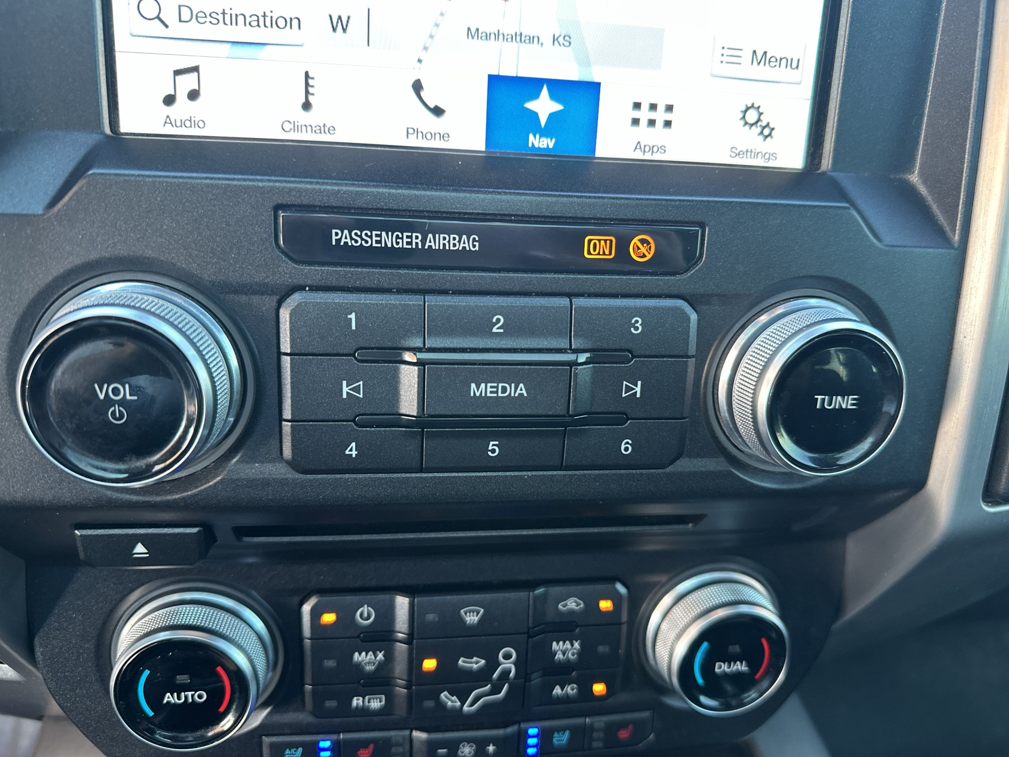 Used 2017 Magnetic Metallic Ford Platinum image 28