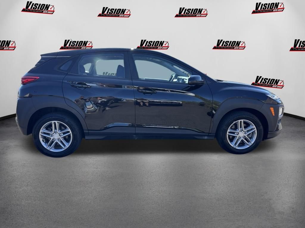Used 2020 Black Hyundai SE image 5