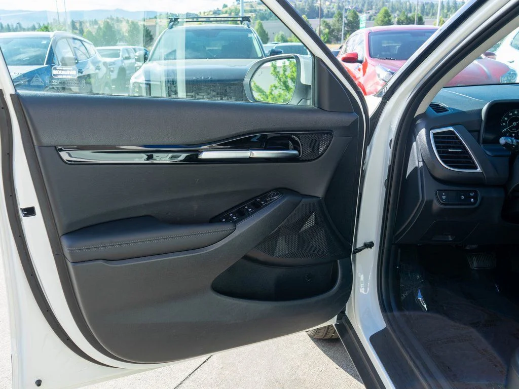 New 2026 Snow White Pearl Kia EX image 16