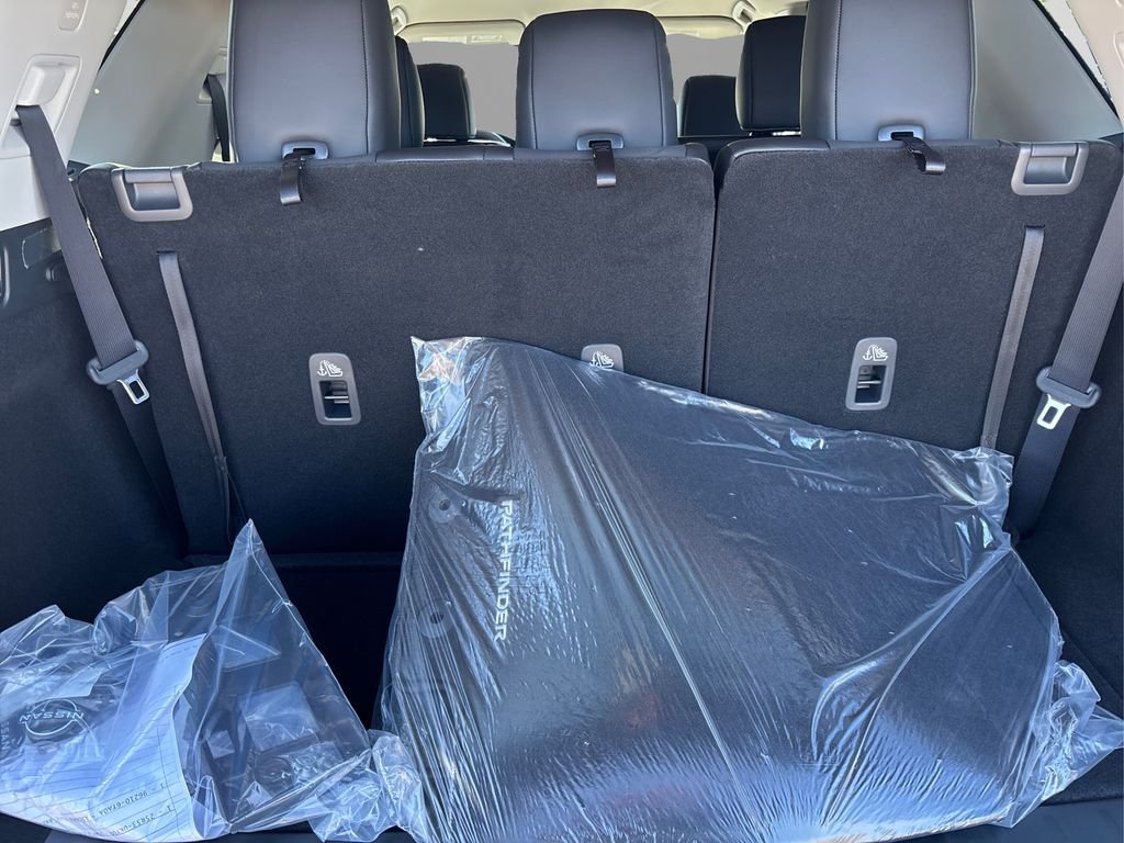 2025 Nissan Pathfinder SL - Photo 11