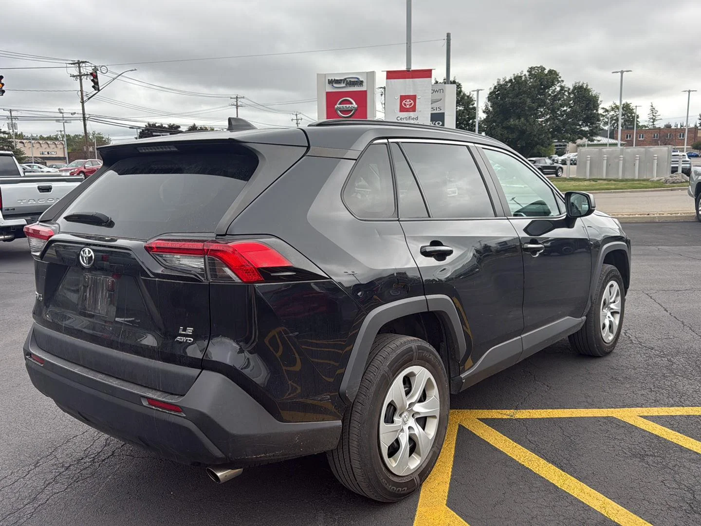 Used 2020 Midnight Black Metallic Toyota LE image 3