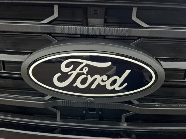 New 2025 Space White Metallic Ford XLT image 34
