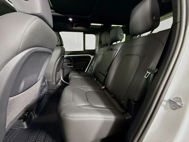 New 2026 Fuji White Land Rover X-Dynamic SE image 24