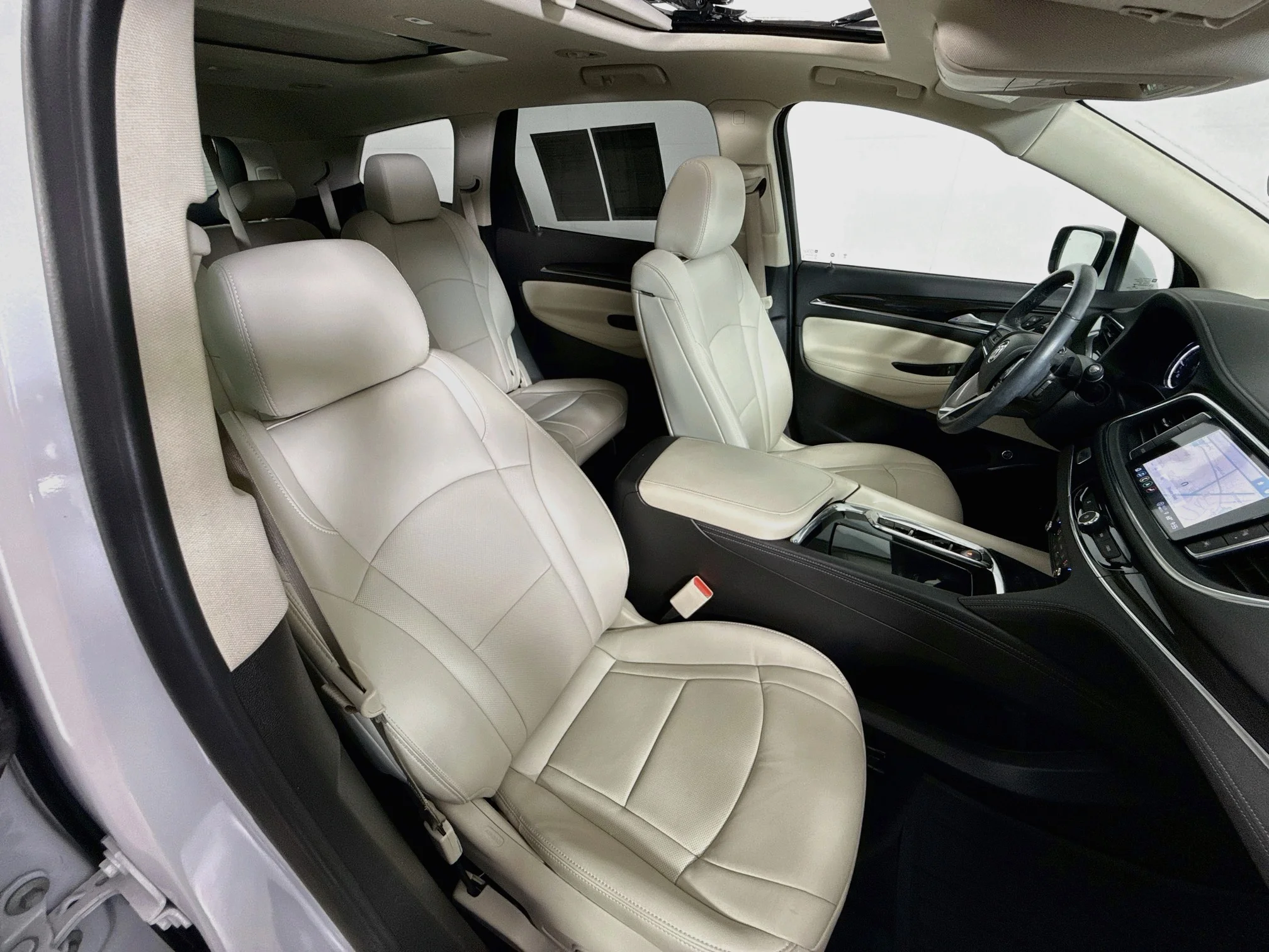 Used 2023 White Frost Tricoat Buick Essence image 31