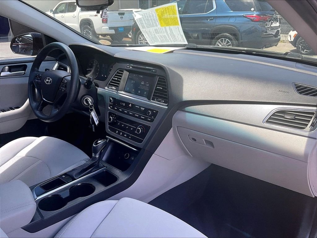 Used 2017 Black Hyundai SE image 14