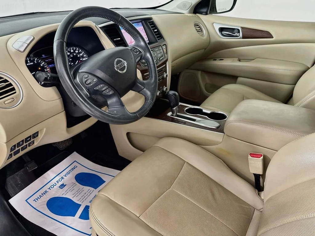 Used 2017 Pearl White Nissan Platinum image 11