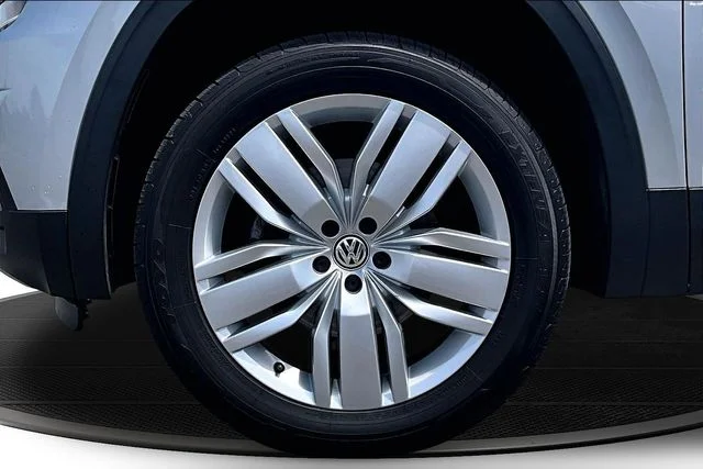 Used 2019 Reflex Silver Metallic Volkswagen SEL image 35