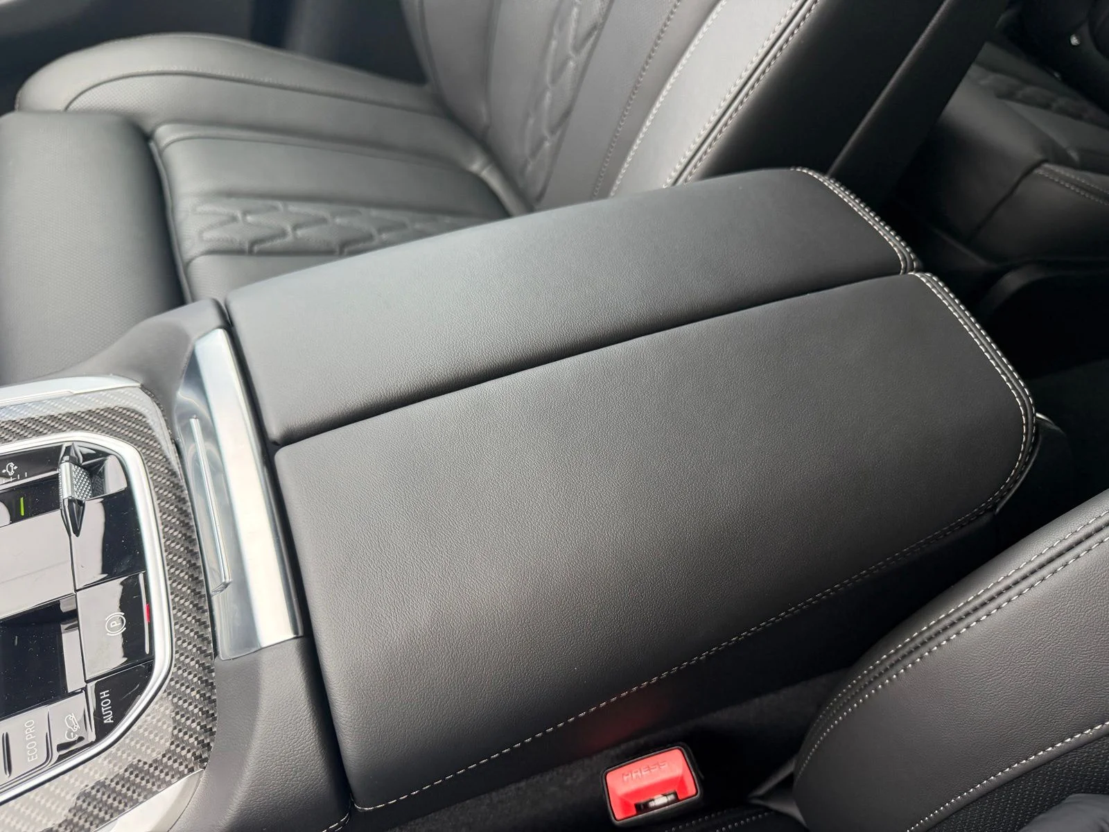 New 2027 Black Sapphire Metallic BMW M60i image 22