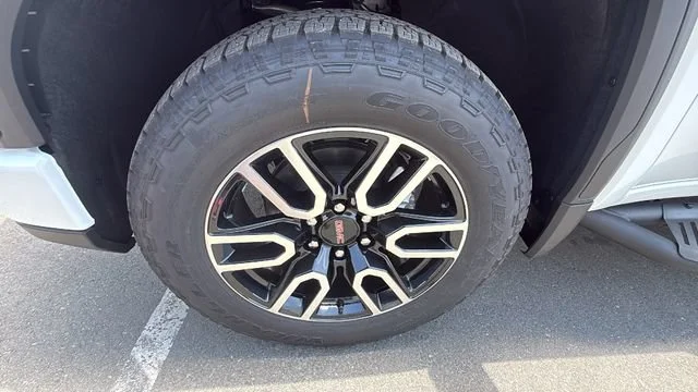New 2026 Summit White GMC AT4 image 9