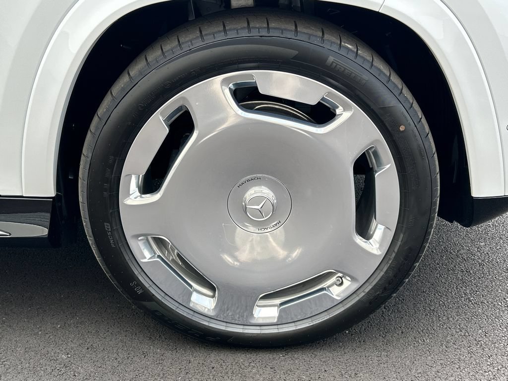 New 2026 MANUFAKTUR Moonlight White Metallic Mercedes-Benz Maybach GLS 600 image 79