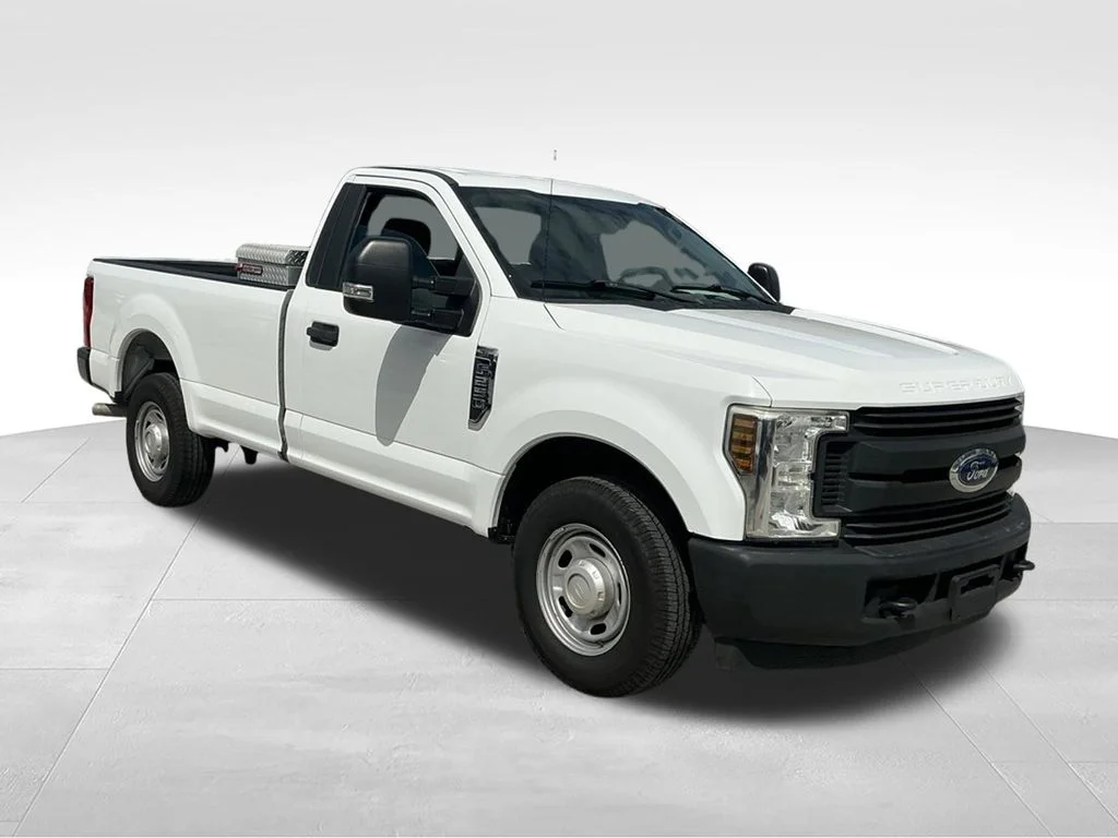 Used 2018 White Ford XL image 9