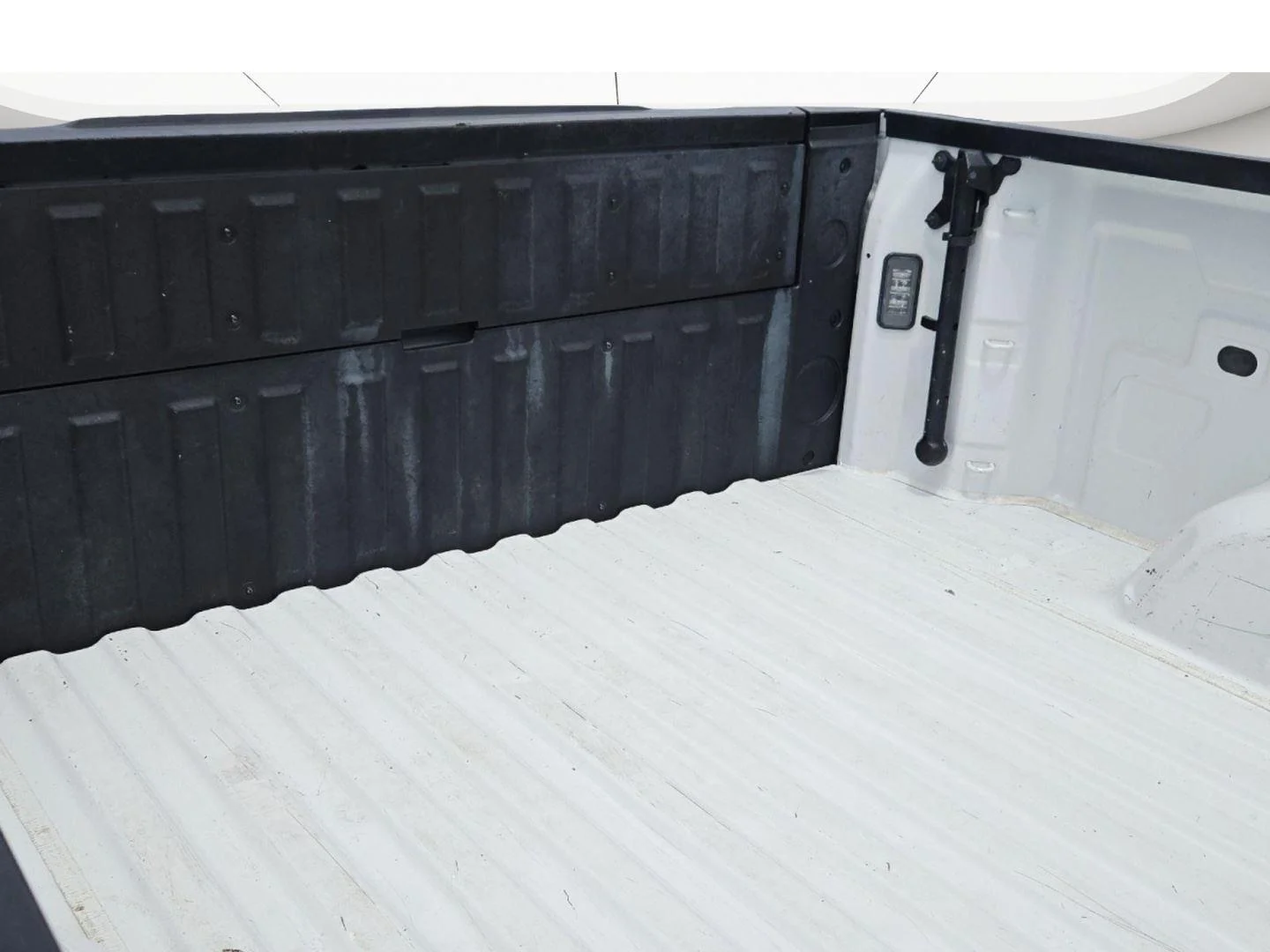 Used 2021 Summit White GMC Elevation image 18