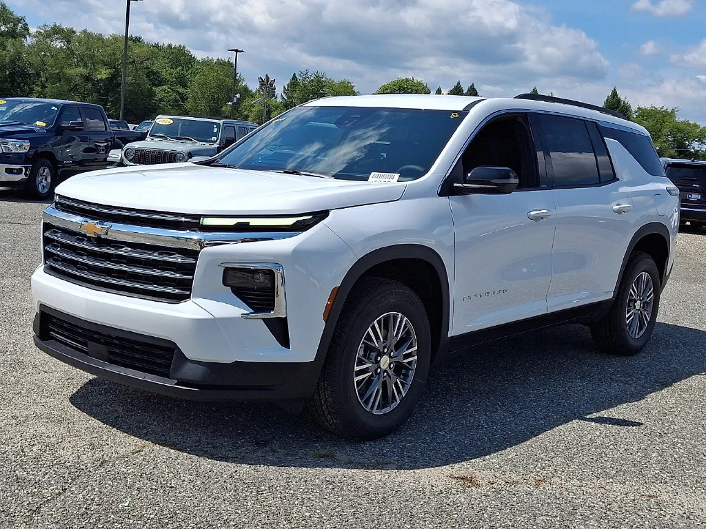 New 2027 Summit White Chevrolet LT image 4