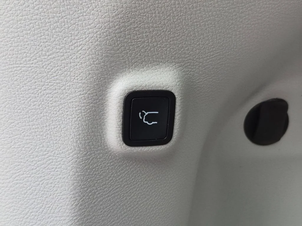 Used 2021 Gray Jeep Limited image 9