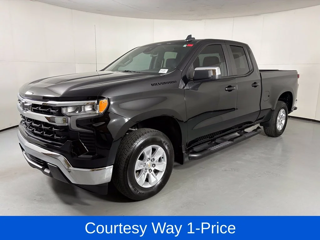 Used 2025 Black Chevrolet LT image 5