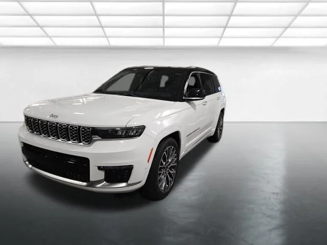 Used 2021 White Jeep Summit image 9