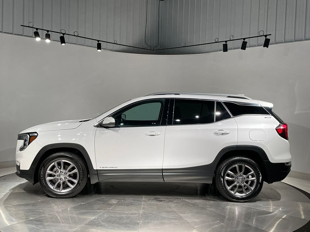 Used 2022 White GMC SLT image 16