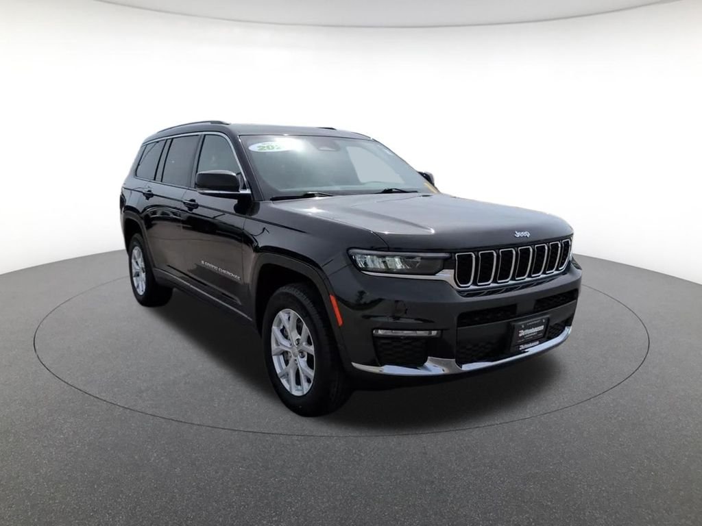 Used 2024  Jeep Limited image 3