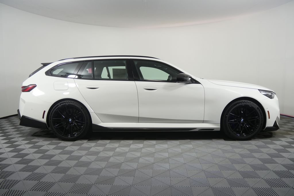 New 2027 Alpine White BMW Base image 2
