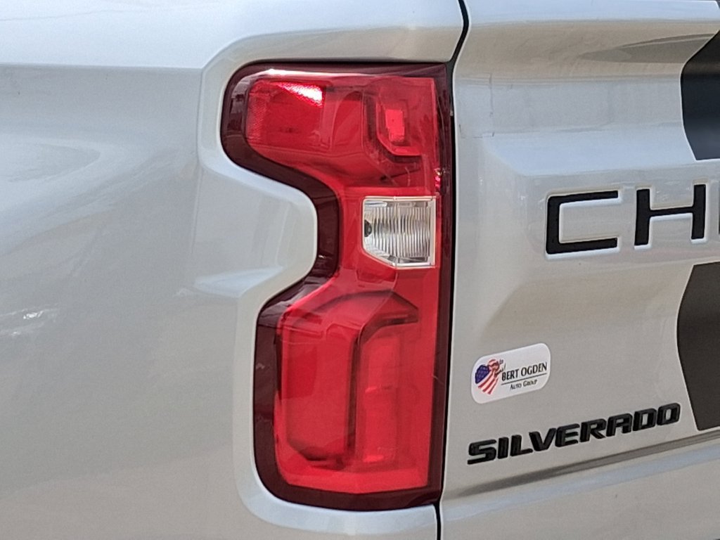 Used 2021 SILVER ICE METALLIC Chevrolet Custom image 8