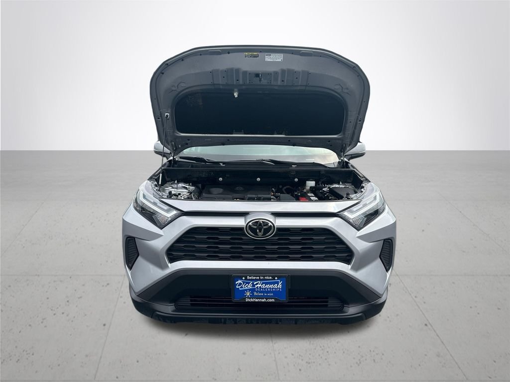 Used 2025 Silver Sky Metallic Toyota XLE image 4