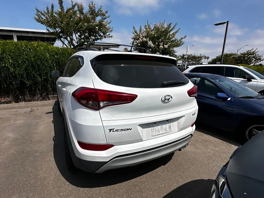 Used 2017 White Hyundai Night image 24