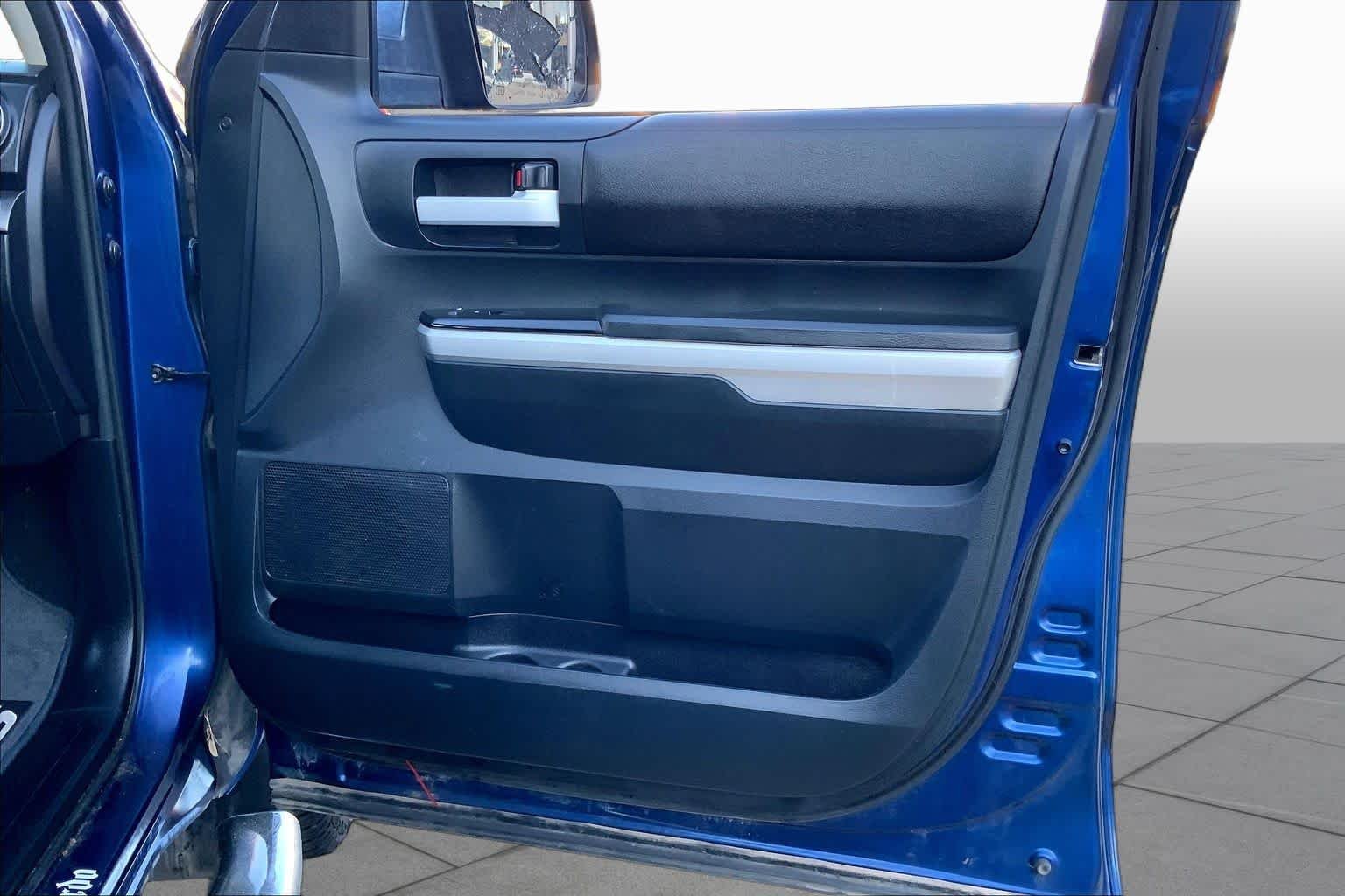 Used 2015 Blue Ribbon Metallic Toyota SR5 image 22