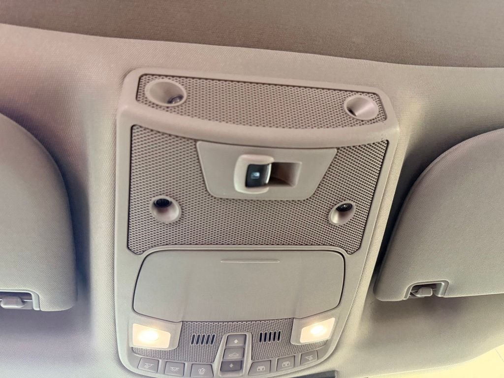 Used 2020 White Ford Lariat image 26