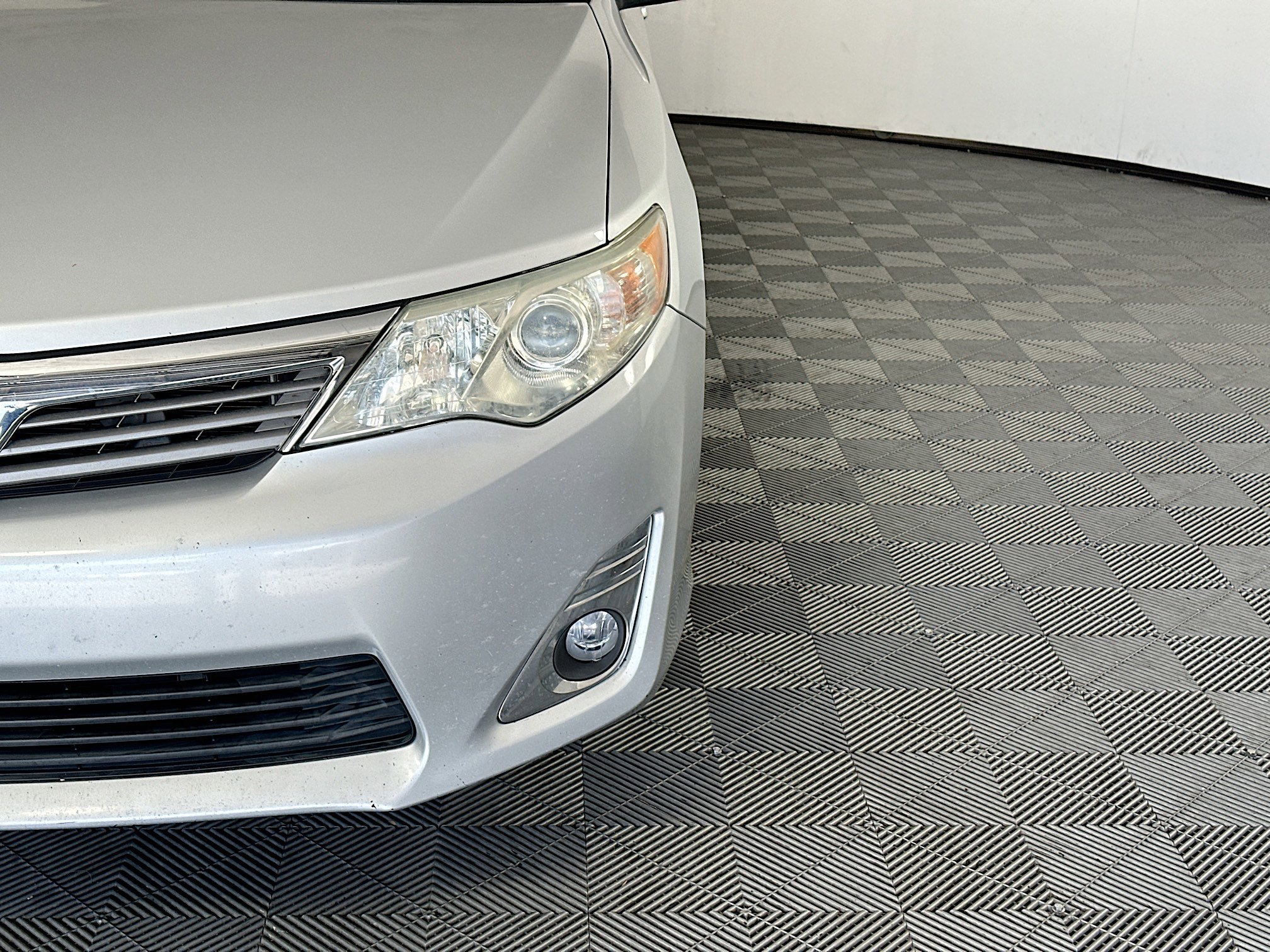 Used 2012 Classic Silver Metallic Toyota L image 9