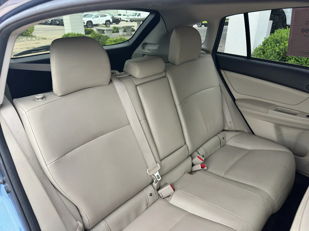 Used 2014 Quartz Blue Pearl Subaru Limited image 28