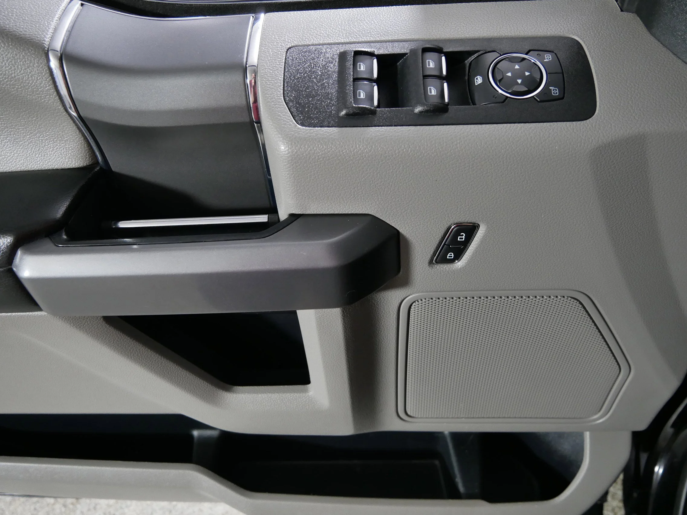 Used 2020 Agate Black Metallic Ford XLT image 19