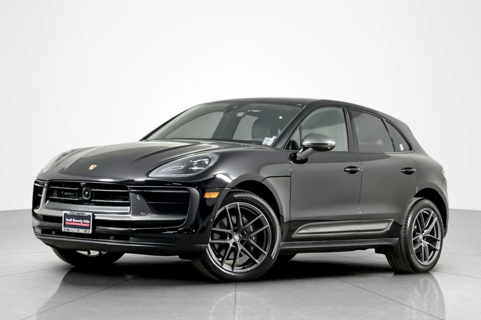 2024 Porsche Macan T's photo