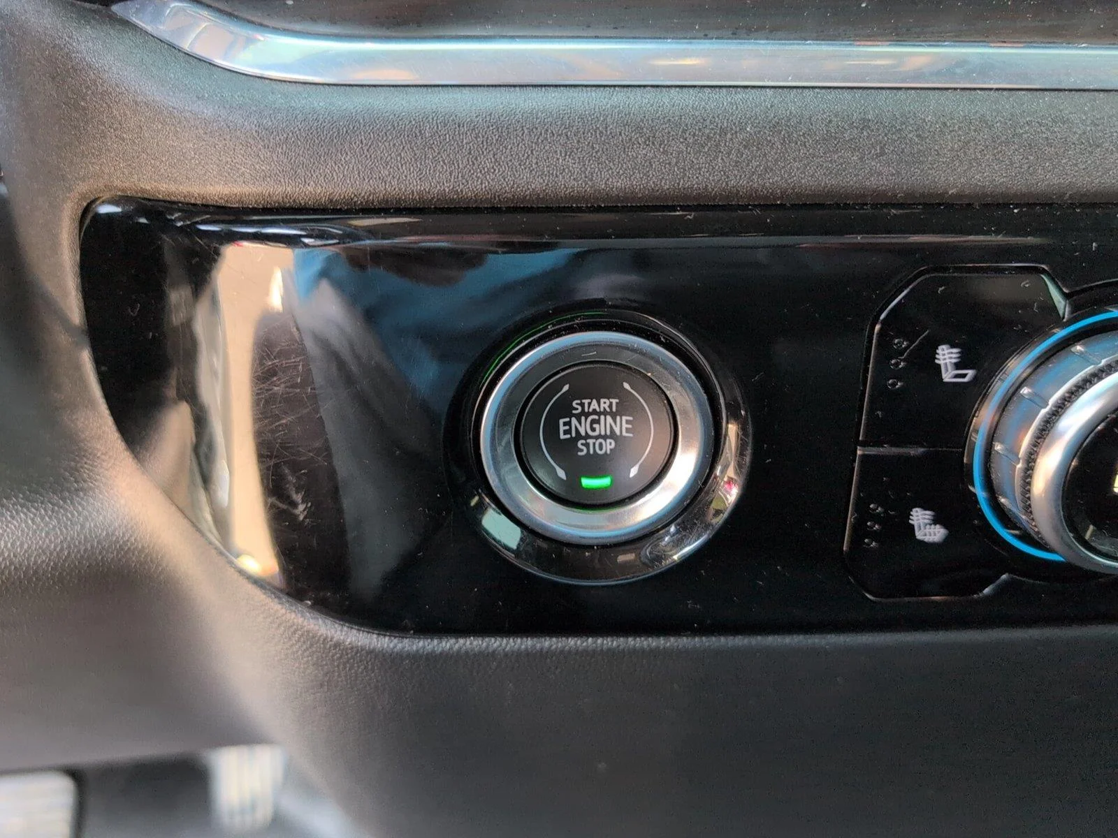 Used 2024 Sterling Metallic GMC SLT image 23