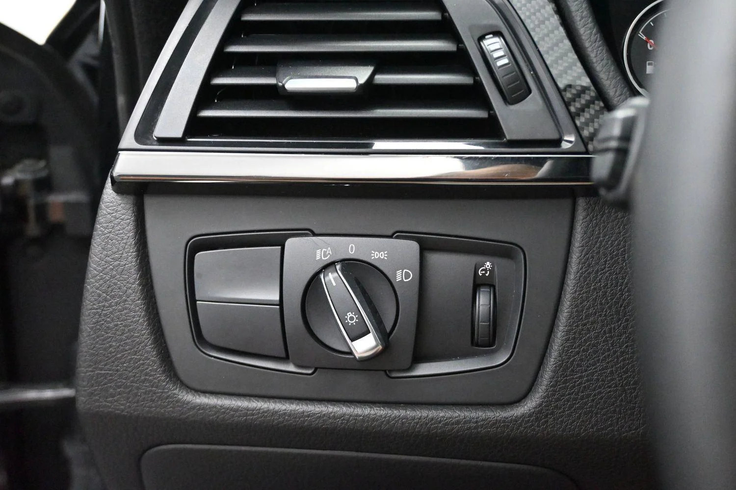 Used 2015 Black Sapphire Metallic BMW M4 image 29
