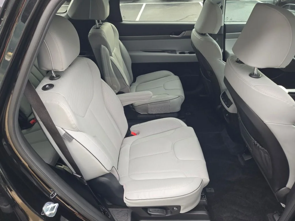Used 2024 Black Hyundai SEL image 9