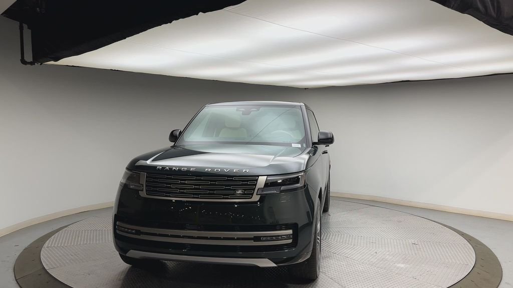 New 2026 Belgravia Green Land Rover SE image 7