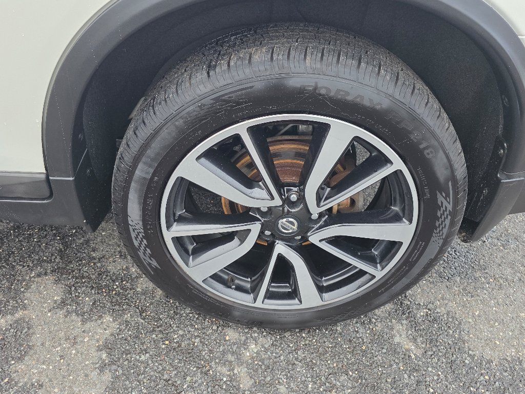 Used 2019 Pearl White Tricoat Nissan SL image 6